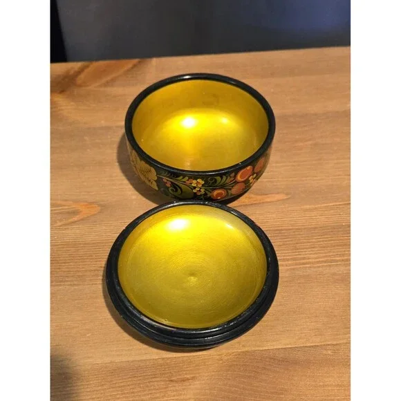 Vintage Russian Black Painted Lacquer Box Hand Painted Floral 5" - Picture 4 of 6